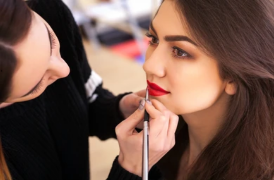 ప్రాథమిక అలంకరణ యొక్క చిత్రం