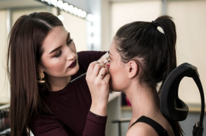 అలంకరణ మాత్రమే యొక్క చిత్రం