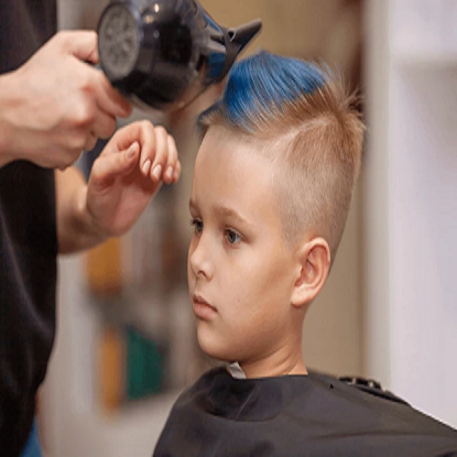 పిల్లల కోసం మోడల్ హెయిర్ కట్ యొక్క చిత్రం