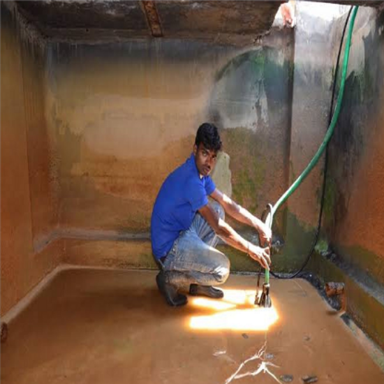 నీటి ట్యాంక్ శుభ్రపరచడం యొక్క చిత్రం