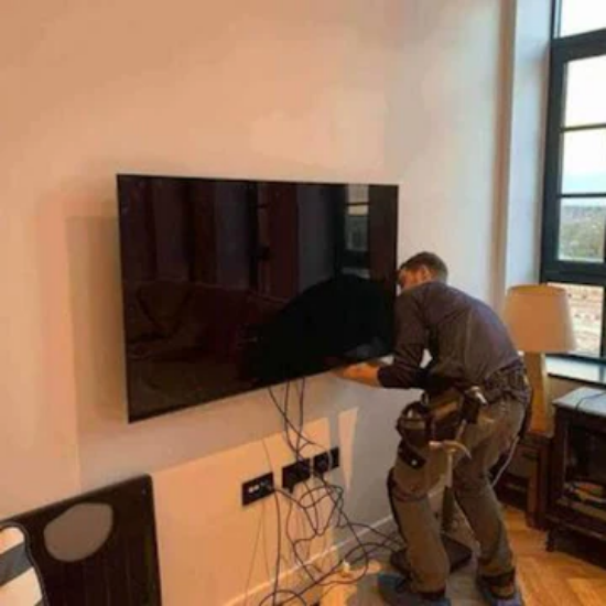 టీవీ టఫ్డ్ గ్లాస్ ఇన్‌స్టాలేషన్ (ధర ప్రారంభమయ్యేది) యొక్క చిత్రం